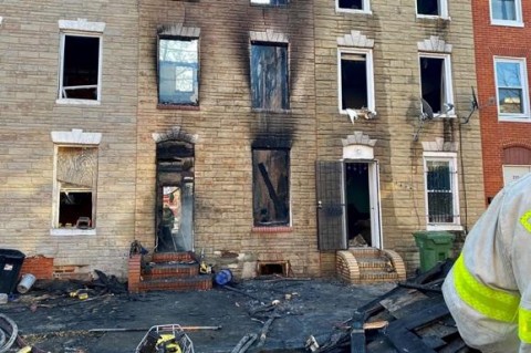 Погибли трое пожарных: в США произошло крупное возгорание в жилом доме