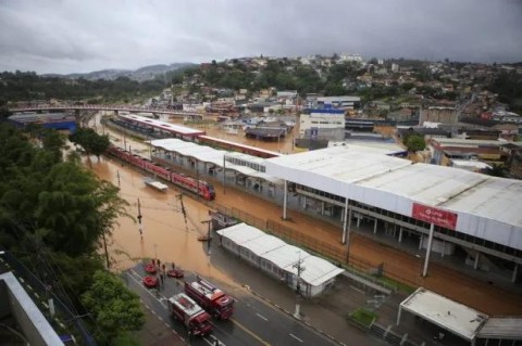 Почти 20 человек: в Бразилии из-за непогоды гибнут люди